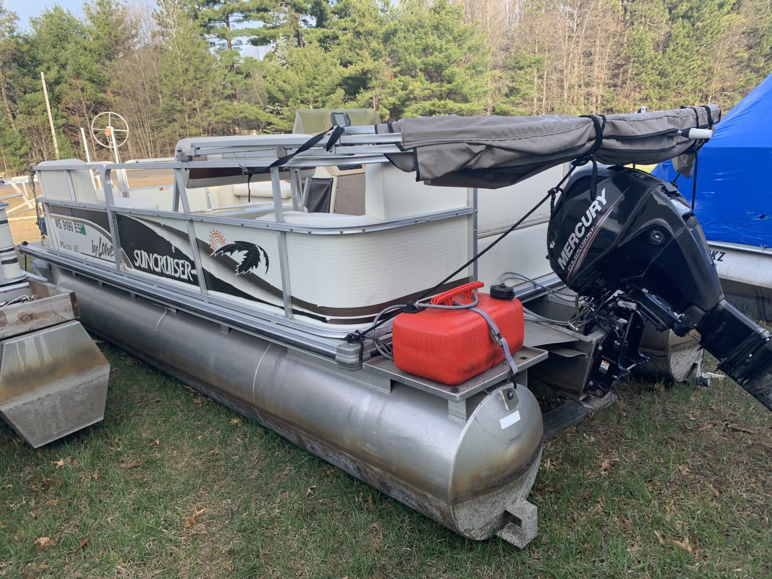 1999 Lowe Suncruiser Malibu 180 18′ pontoon 2006 Mercury 30hp 4 stroke