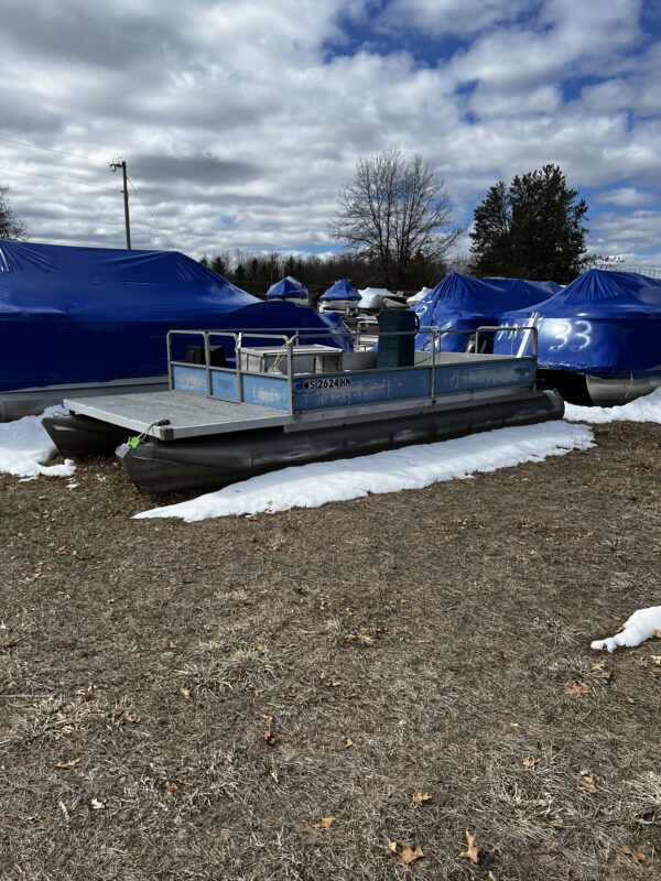 1976 Kayot 21' Pontoon with Suzuki 9.9hp - $2,900 - Image 2