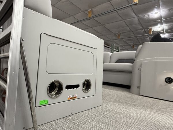 2025 Landau Island Breeze 21' with Suzuki 140hp with PT22T - $43,990 - Image 10