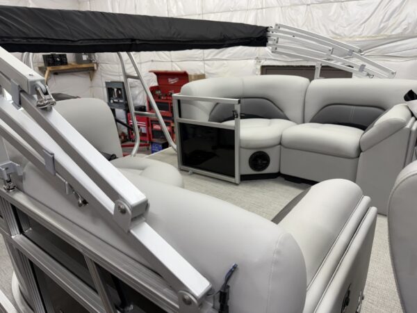 2025 Landau Island Breeze 21' with Suzuki 140hp with PT22T - $43,990 - Image 7