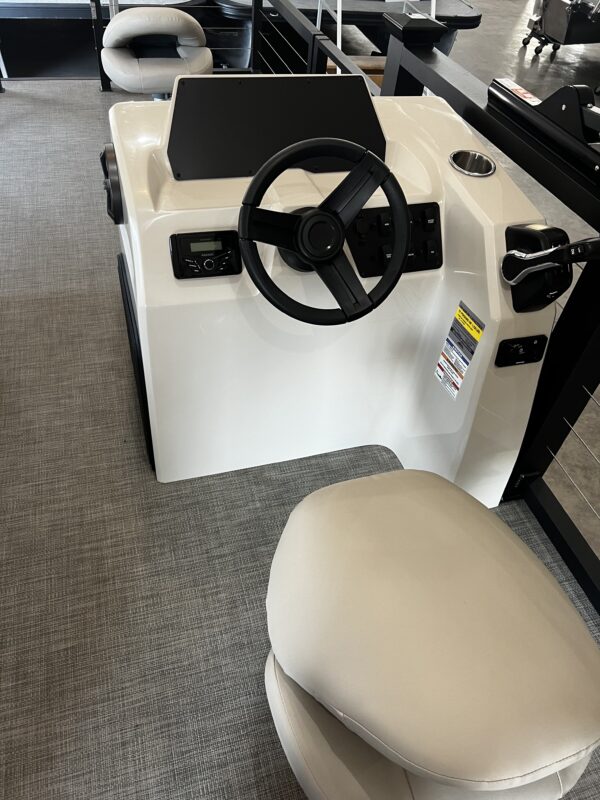 2025 Lake Lounger 16' with Trailer and Suzuki 25hp - $29,990 - Image 4