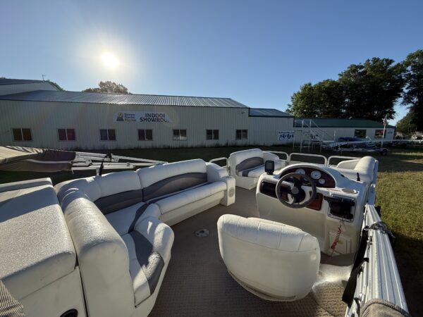 2004 Lowe Suncruiser 200 with Johnson 50hp - $4,500