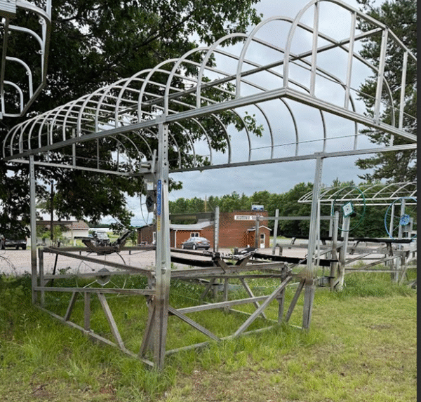 Vibo 2400# Boat Lift with 20' Canopy (blue) - $1,500